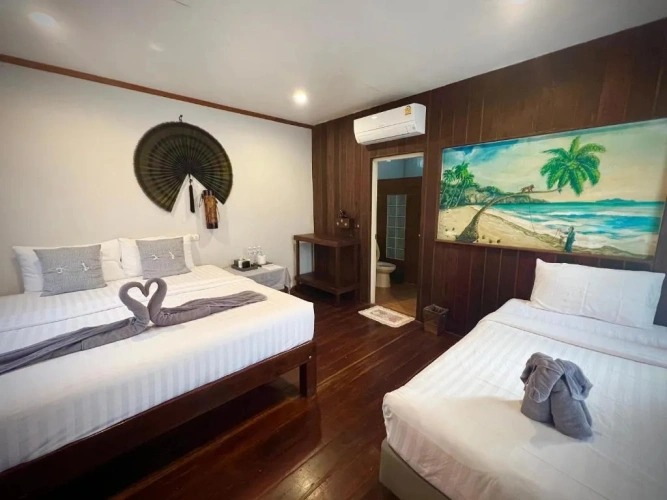 Standard Triple room