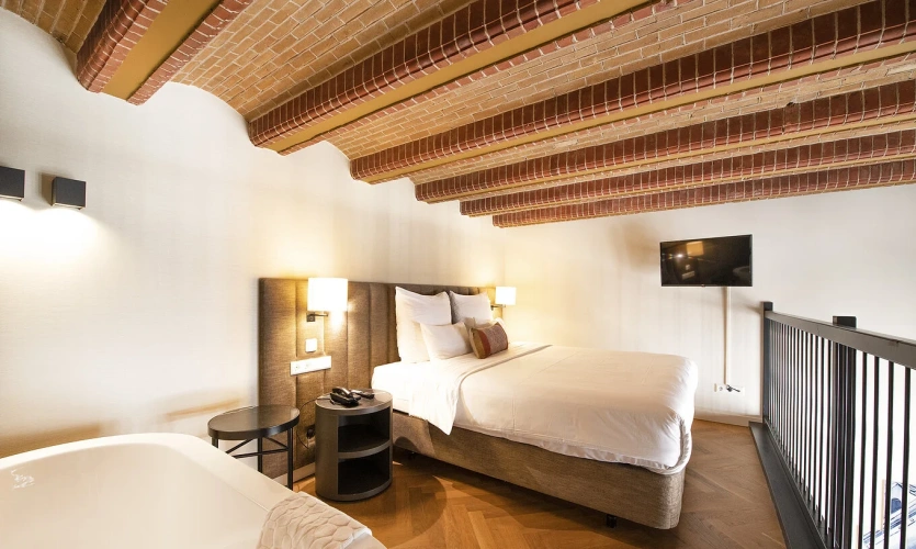 Double Mezzanine Suite