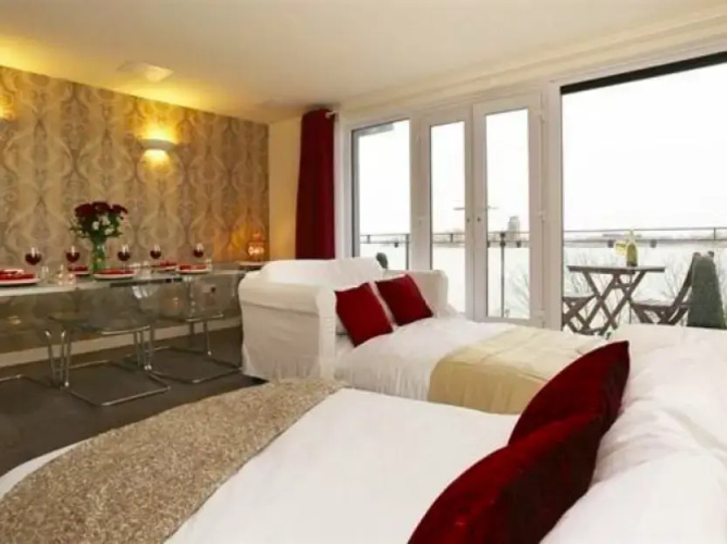 Exclusive Riverview Apartment