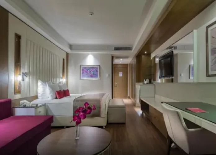 Family Suite with land view
