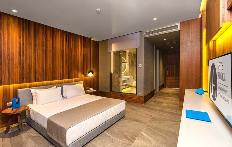 Deluxe Connecting Pool room