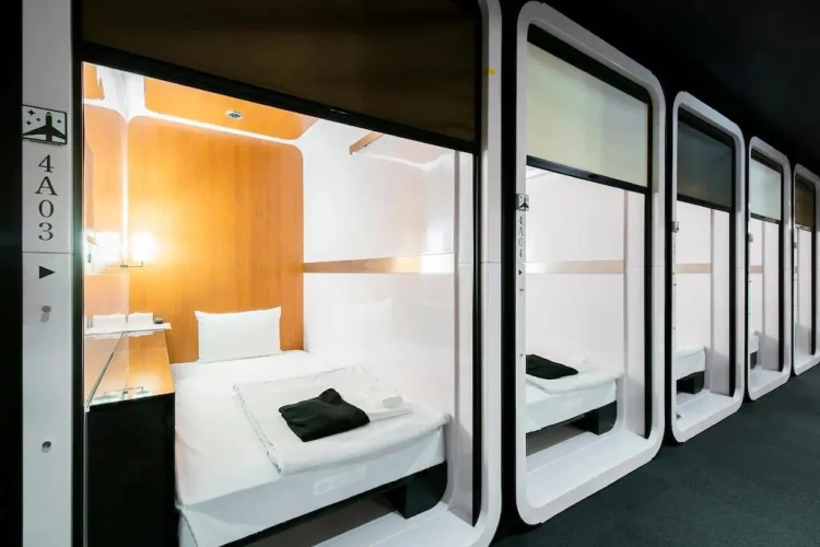 Business Class female Cabin