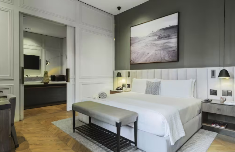 Signature Double Suite