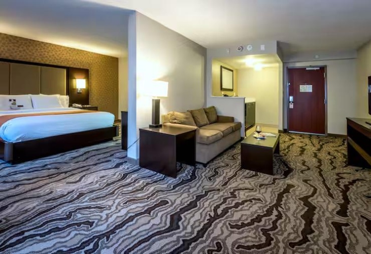 Hearing Accessible Double Junior Suite