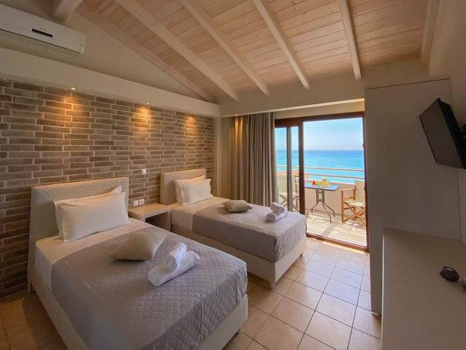 Superior Twin room with sea view