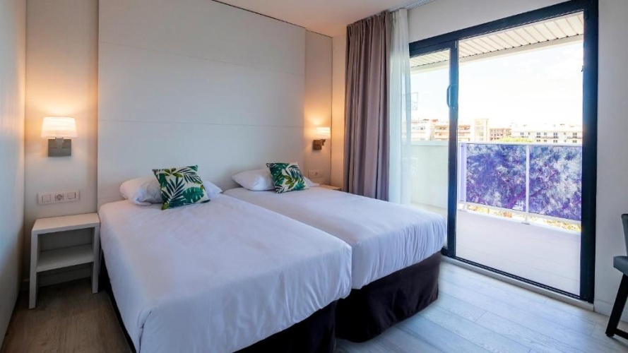 Family Suite with pool view