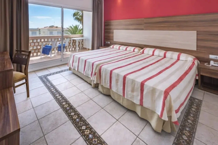Family Quadruple room with balcony