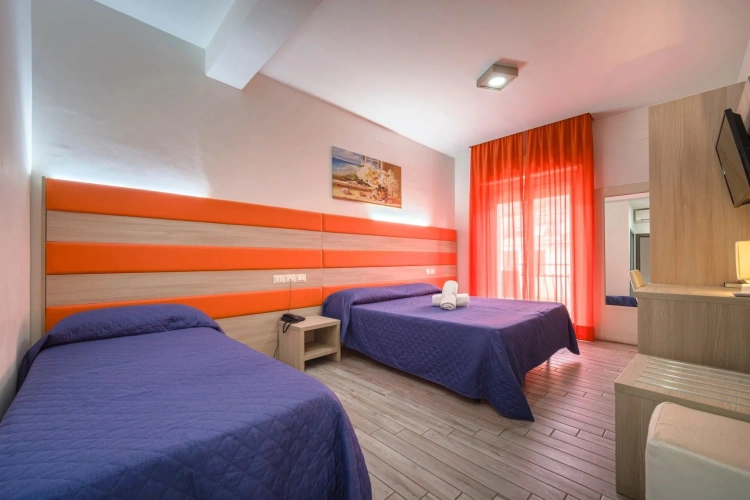 Twin room with mountain view