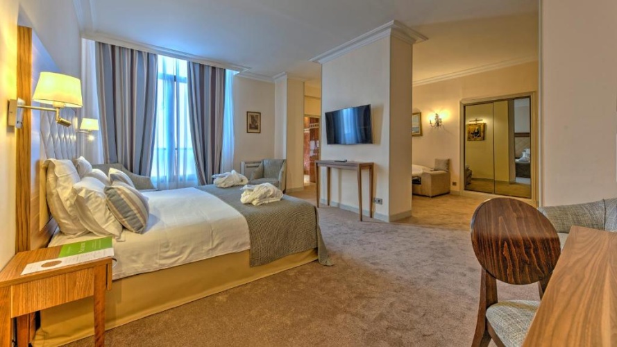 Junior Suite with city view