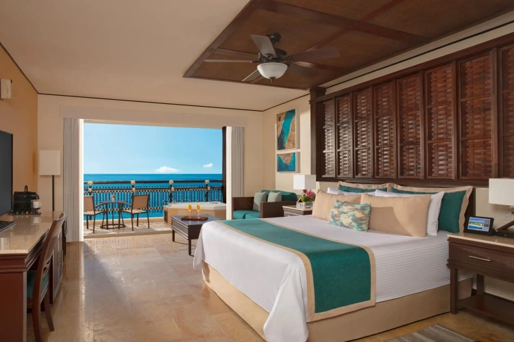 Honeymoon Preferred Club Double Suite oceanfront