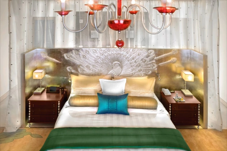 2 Bedrooms Peacock Club Level Quadruple Suite with balcony and with city view