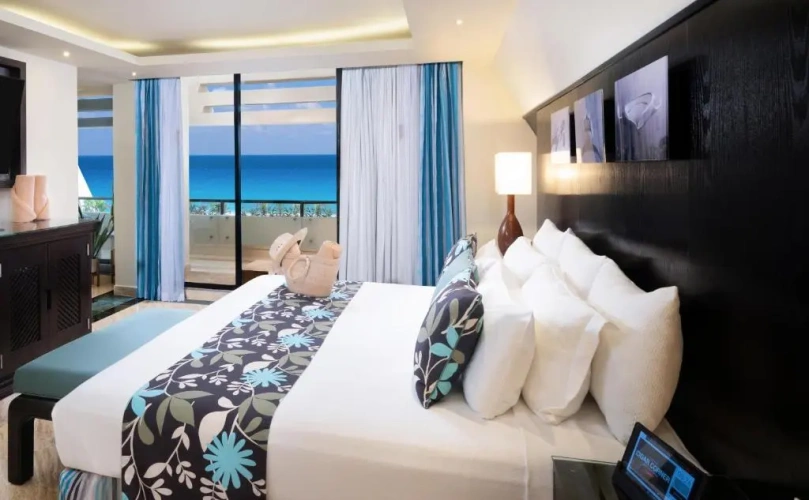 Pyramid Double Master Suite
