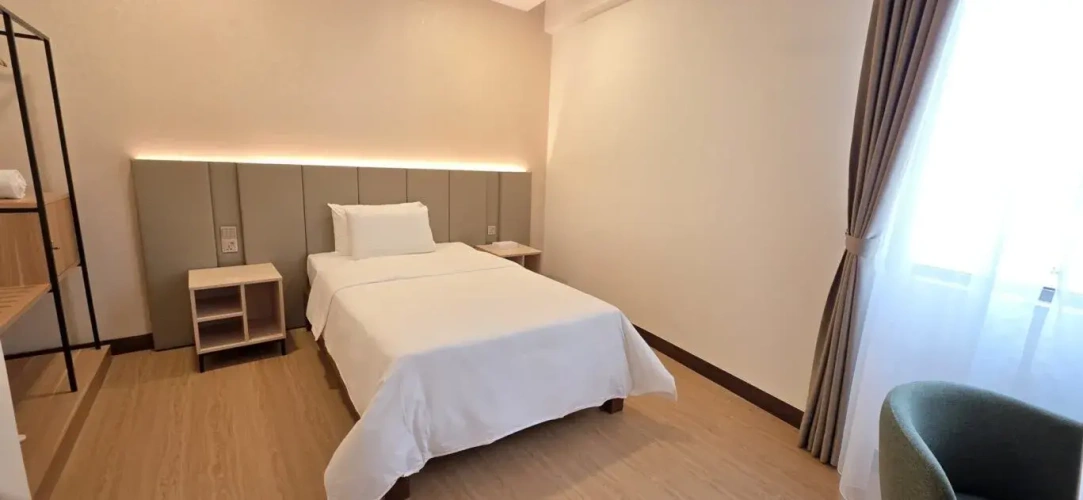 3 Bedrooms Standard Quadruple Family room