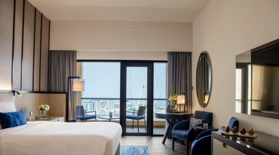 Double room with balcony and seafront