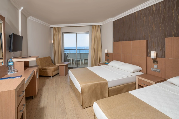 Double room with partial sea view