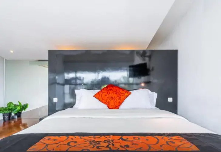 1 Bedroom Apartment with pool view