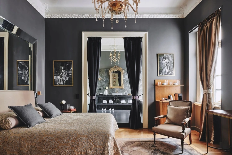 Signature Double Suite