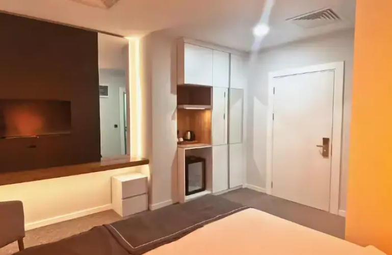 Economy No Window Double Basement room