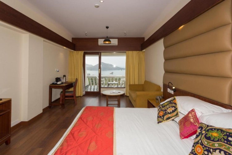 Super Deluxe Double room with balcony and with lake view