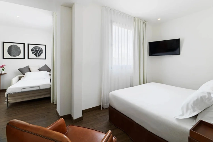 Triple room