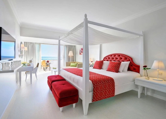 Double Whiterose Honeymoon Suite
