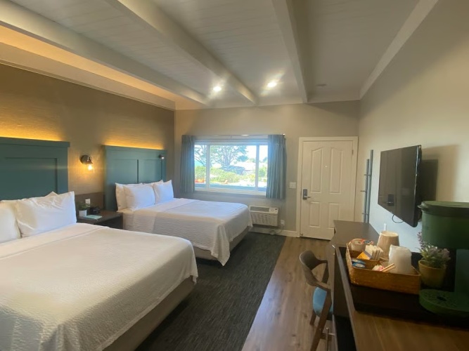 No Pets Twin room with partial ocean view