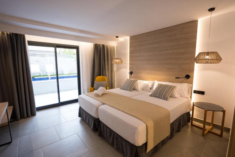 Swim Up Double room
