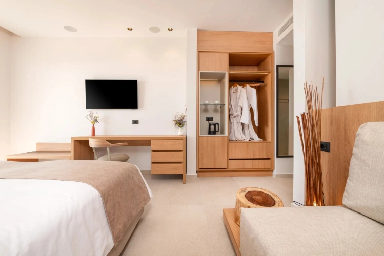 Swim Up Twin Junior Suite seafront