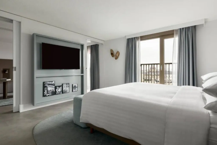 Suite with balcony
