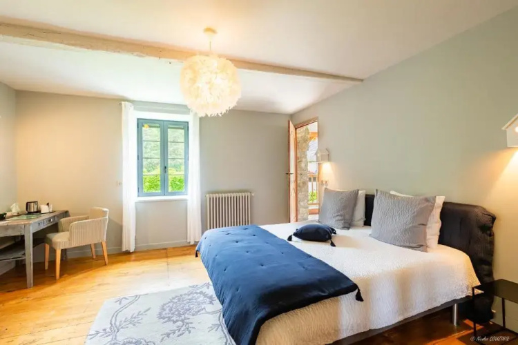 Bed in Bellongue