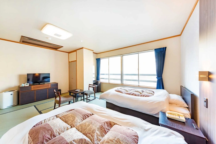 Western-Style Twin room with city view