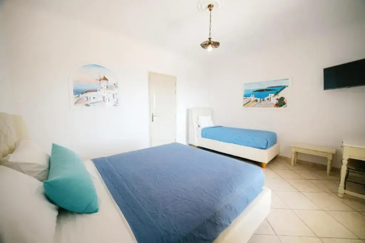 Blue Arise Fira Hotel
