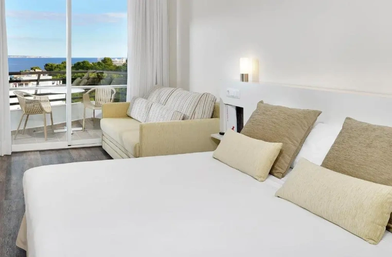 Sol Twin room seafront