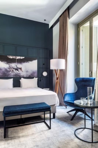 Double Junior Suite with balcony and with Square view