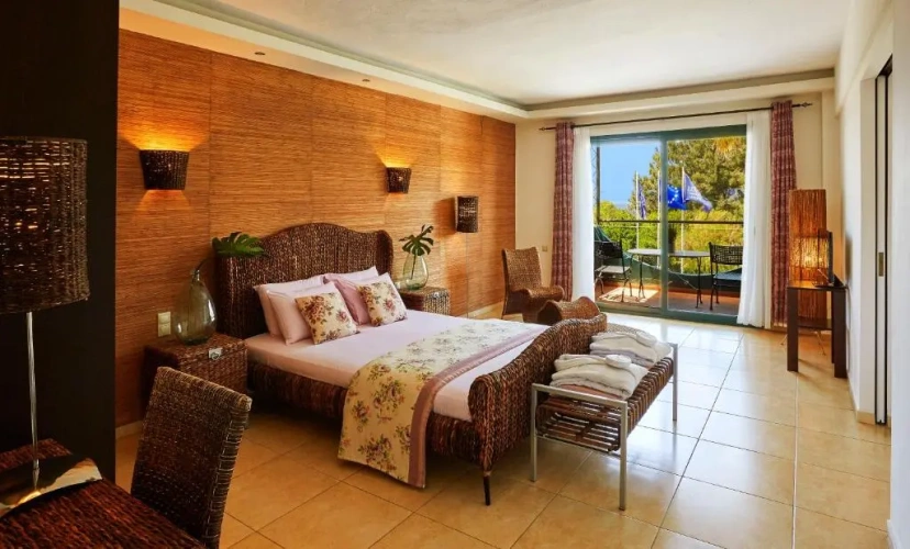 Honeymoon Suite with partial sea view