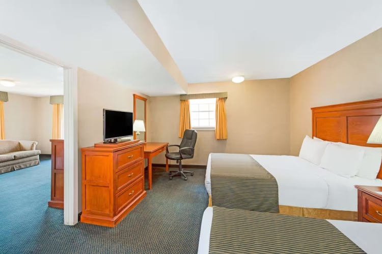 1 Bedroom Sextuple Suite