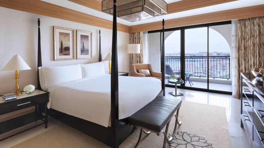 1 Bedroom The Ritz-Carlton Double Club Suite with balcony
