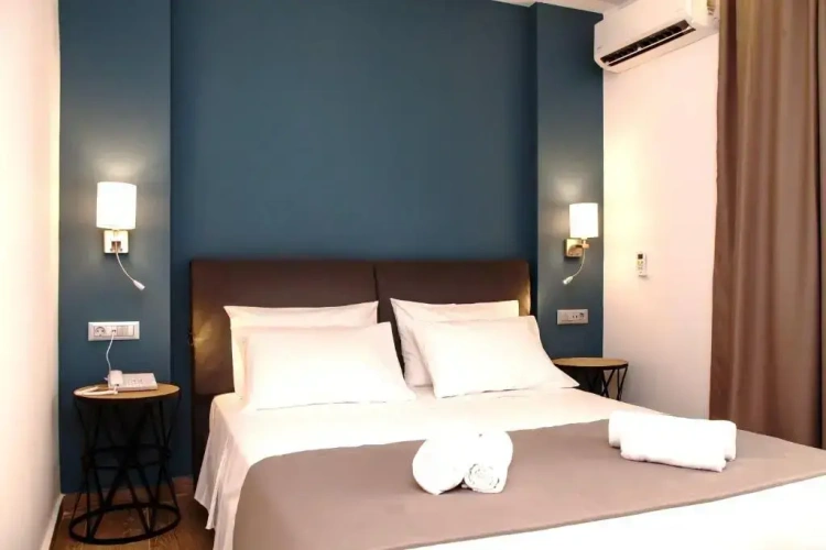 Apartment with partial sea view