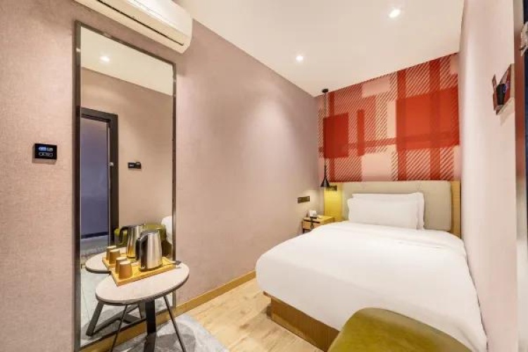 Standard Single Basement room