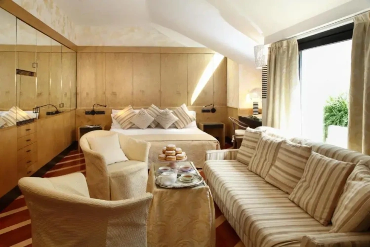 Triple room