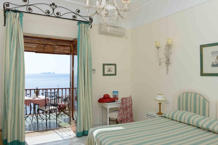 Classic Twin room with balcony