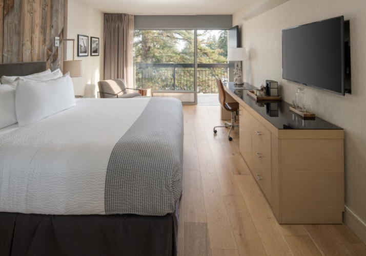 Double room with pool view