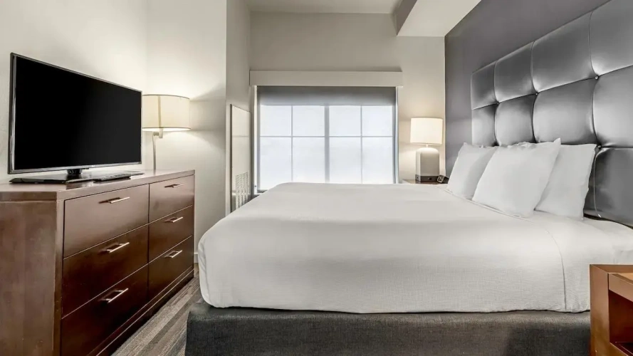 Corner Suite