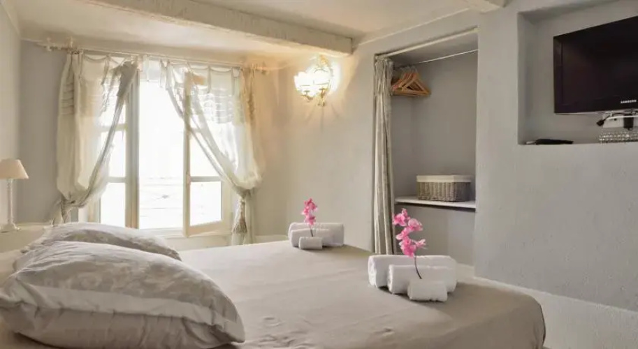Saint Esprit (Adults Only)