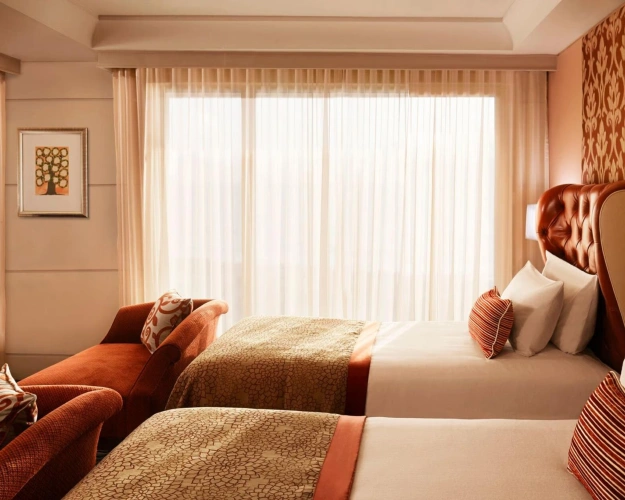 Taj Club Twin room with city view