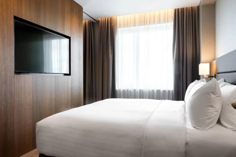 1 Bedroom Double Top Floor Corner Suite with city view