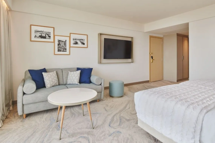 Elegant Double room with balcony and Park View