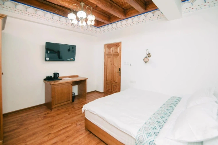 Standard Double room with city view