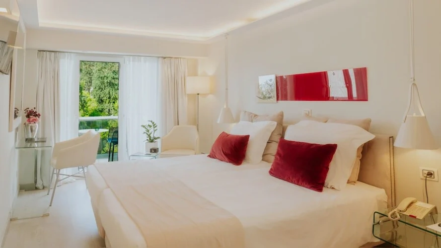 Signature Double room with balcony and Lycabettus Hill View