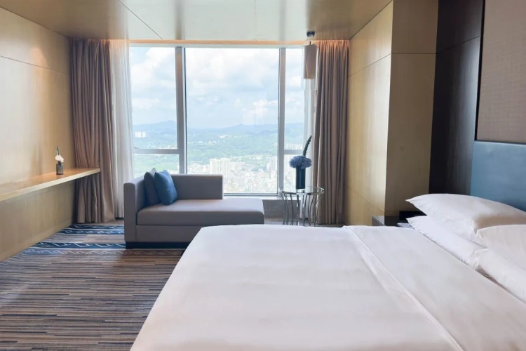 1 Bedroom Double Club Suite with river view